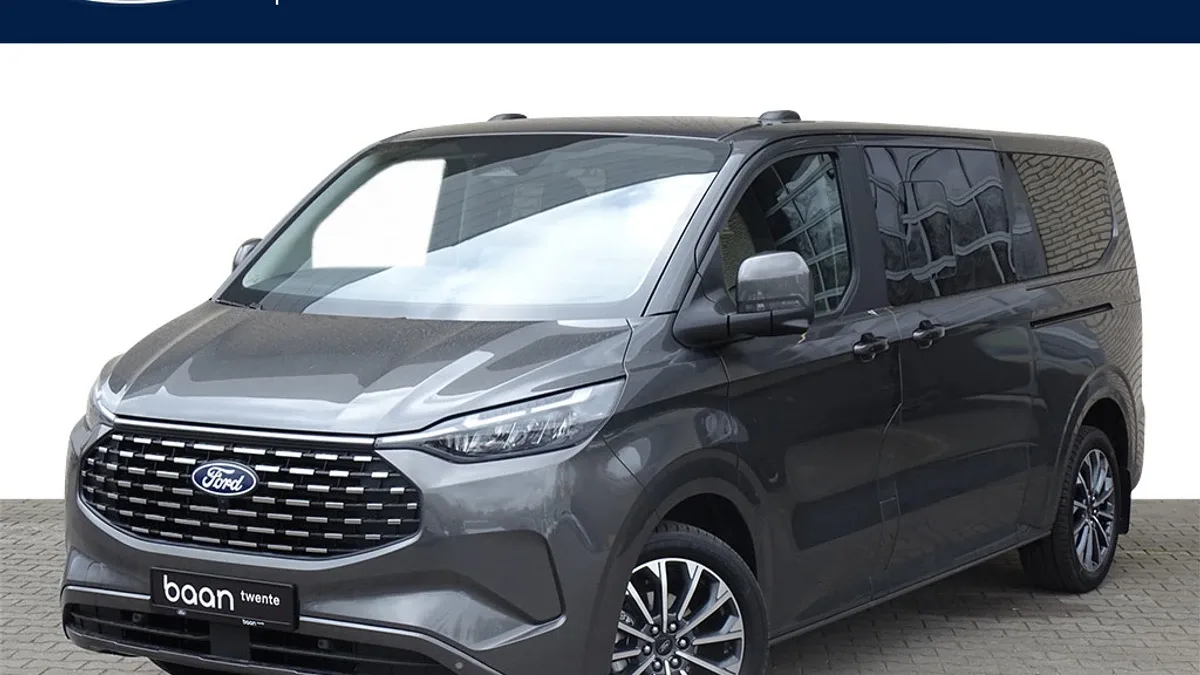 Ford Tourneo Custom (2025) — foto 1