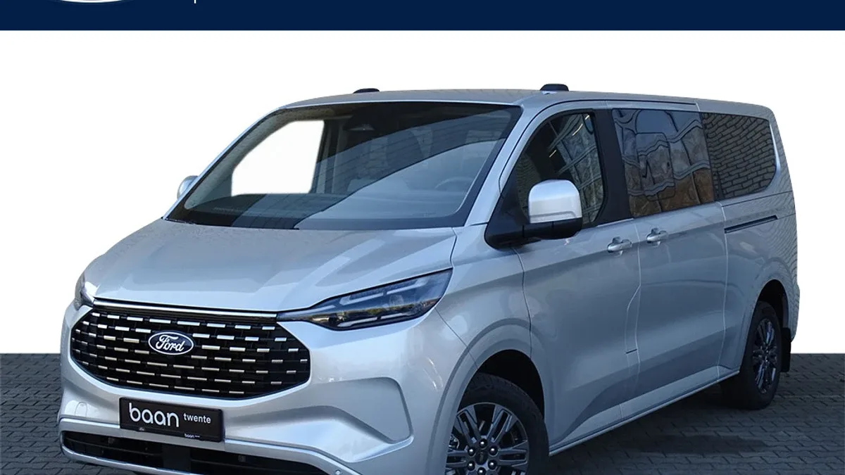 Ford Tourneo Custom (2025) — foto 1