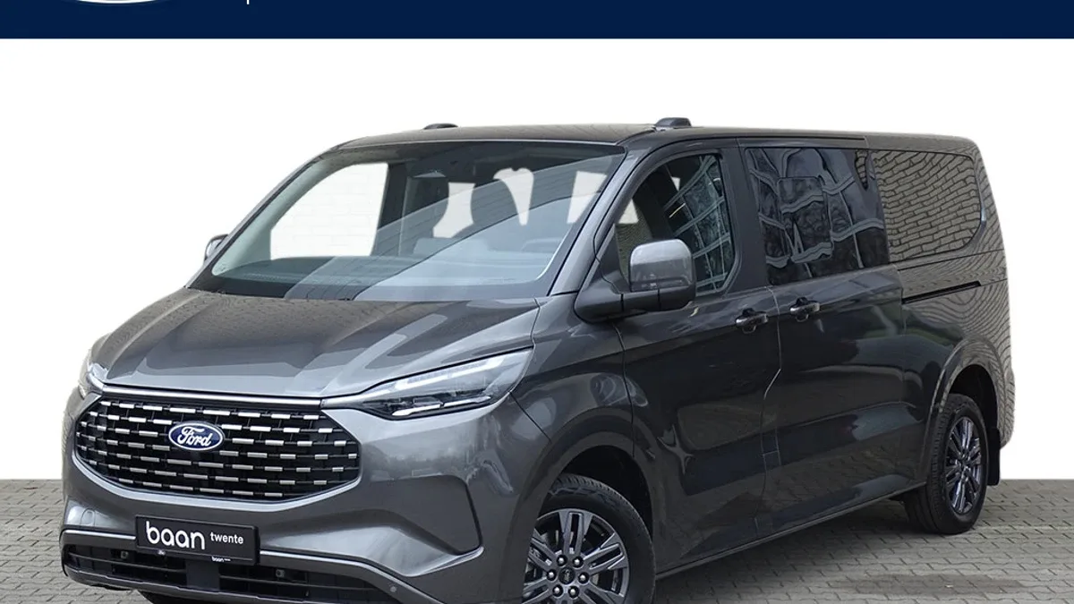 Ford Tourneo Custom (2025) — foto 1
