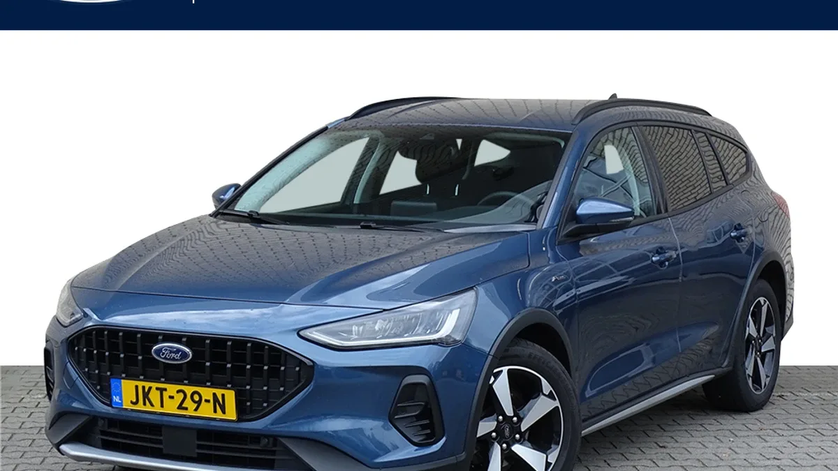 Ford Focus (2022) — foto 1