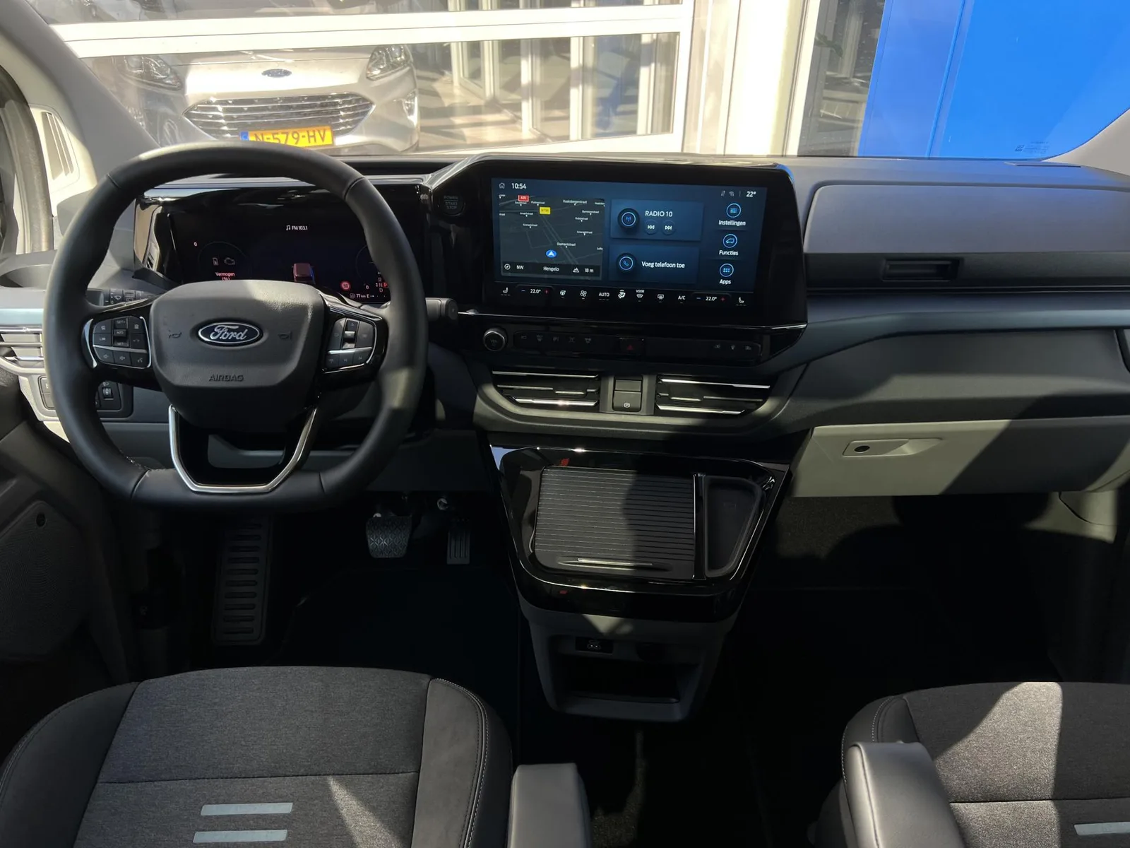 Ford Tourneo Custom (2025) — foto 1