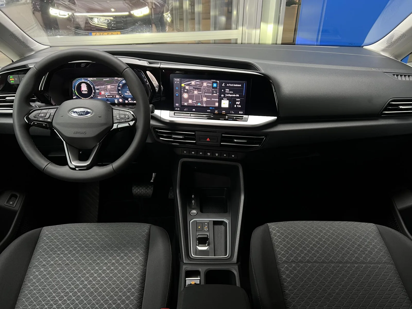 Ford Tourneo Connect (2025) — foto 1