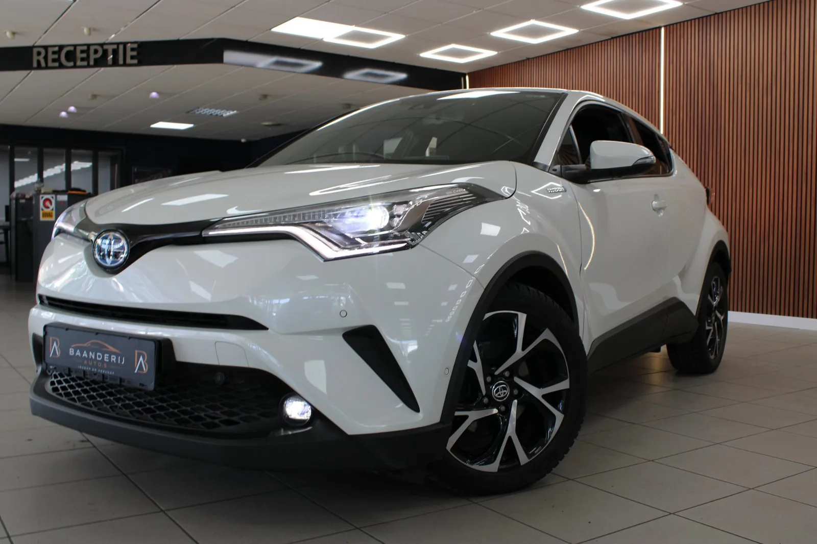 Toyota C-HR (2019) — foto 1