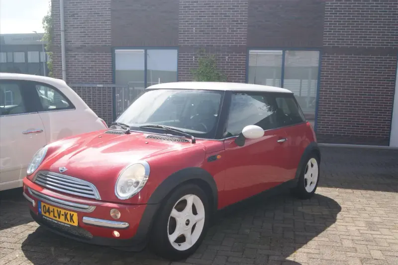 MINI Cooper (2003)