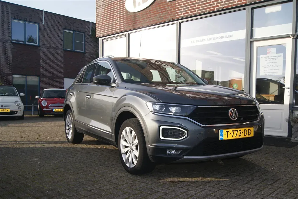 Volkswagen T-Roc (2020) — foto 1