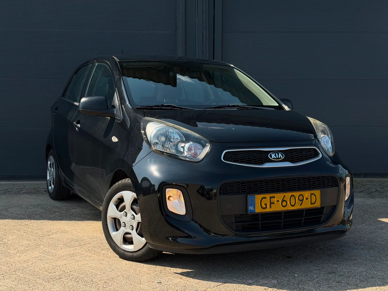 Kia Picanto (2015) — foto 1