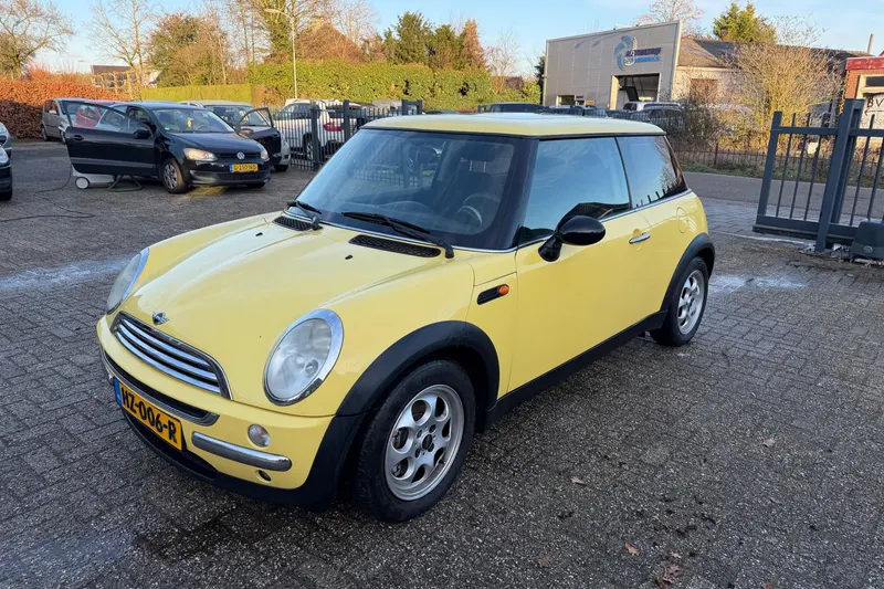 MINI One (2003)