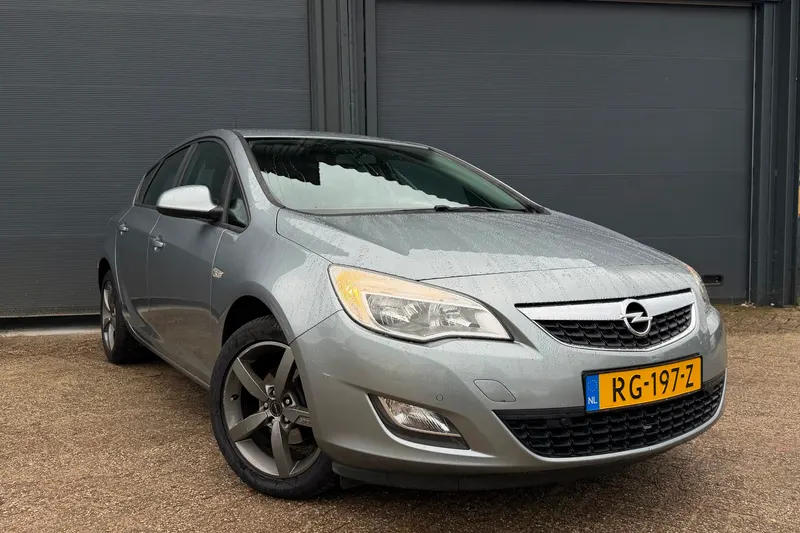 Opel Astra (2010)