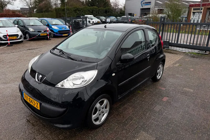 Peugeot 107 (2008)