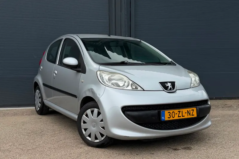 Peugeot 107 (2008)