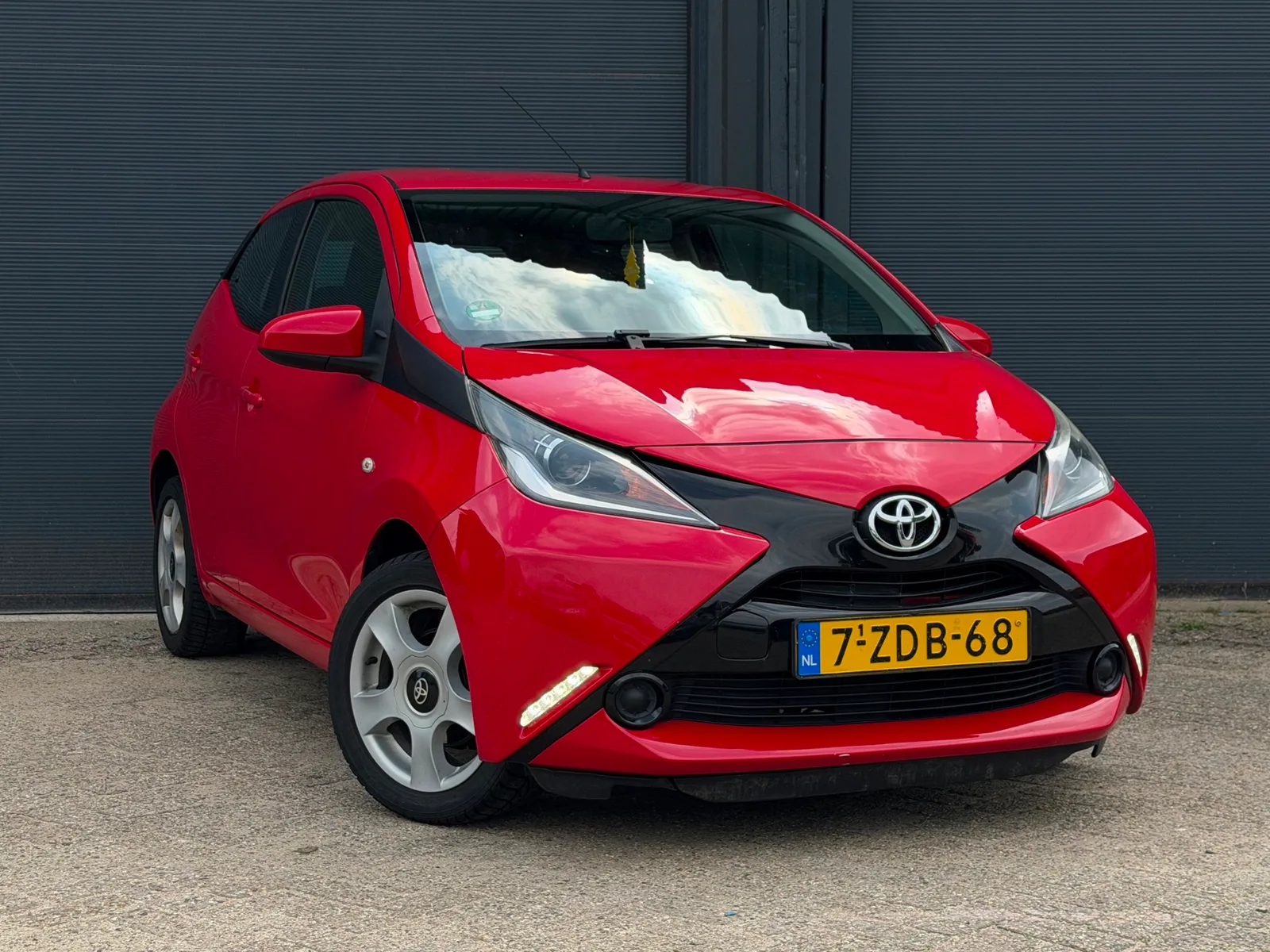 Toyota Aygo (2015) — foto 1