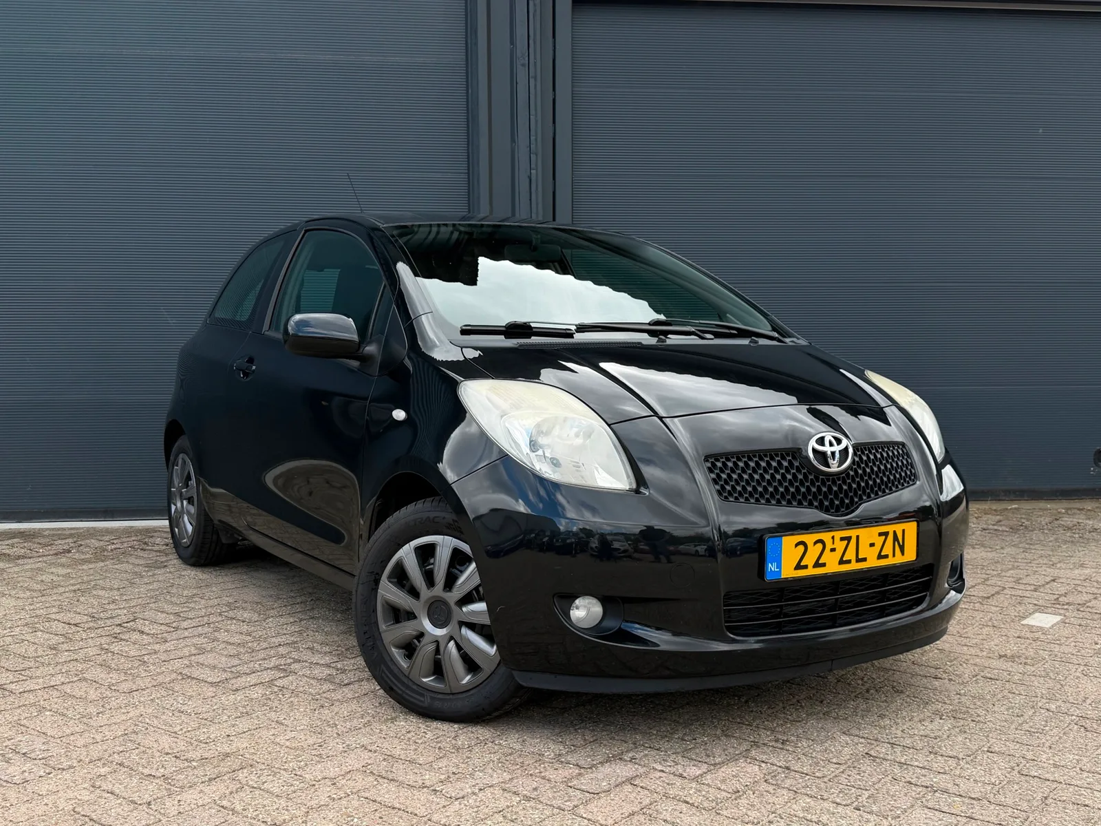 Toyota Yaris (2008) — foto 1