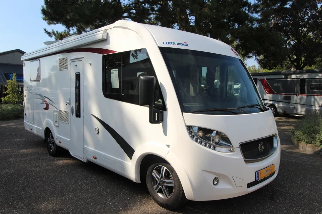 Euramobil Integra (2016) — foto 1