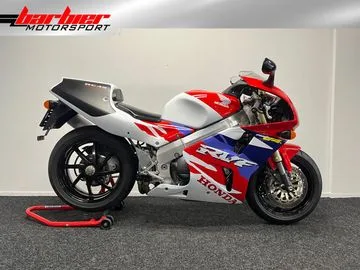 Honda RC 45 HRC (1995) — foto 1