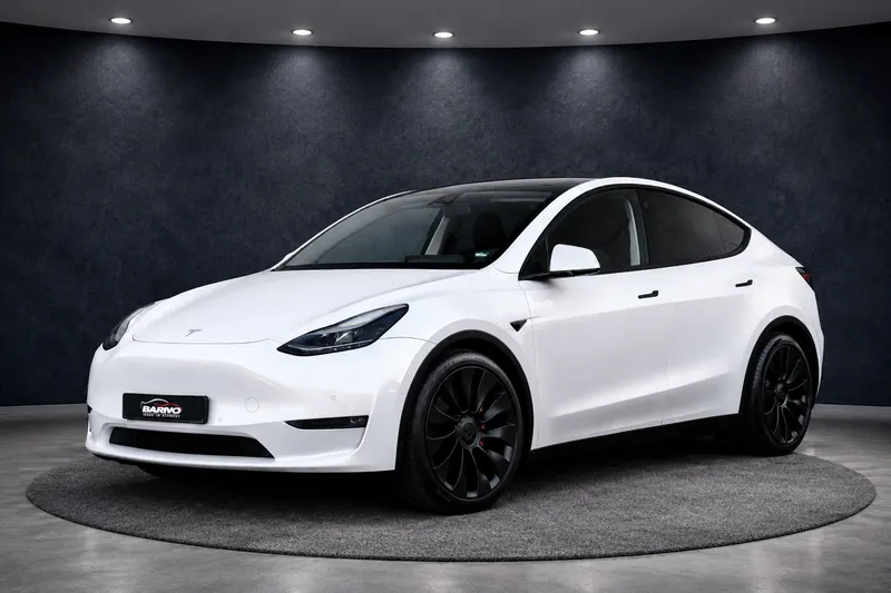 Tesla Model Y (2022)