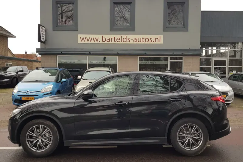 Alfa Romeo Stelvio (2018)