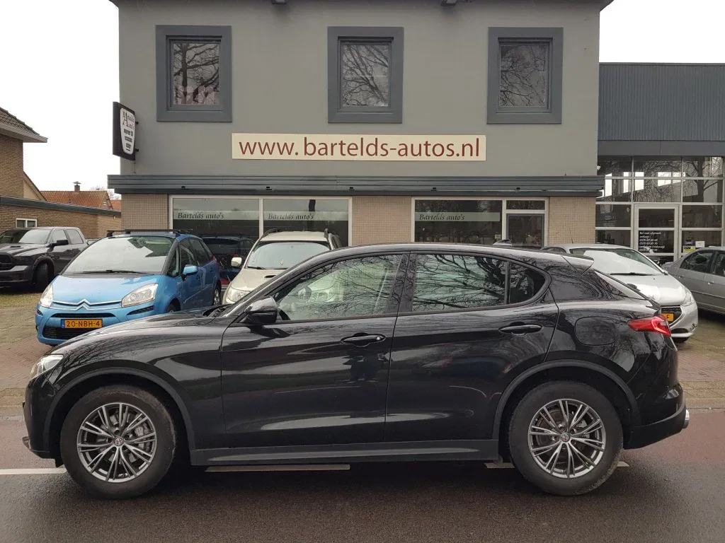 Alfa Romeo Stelvio (2018) — foto 1