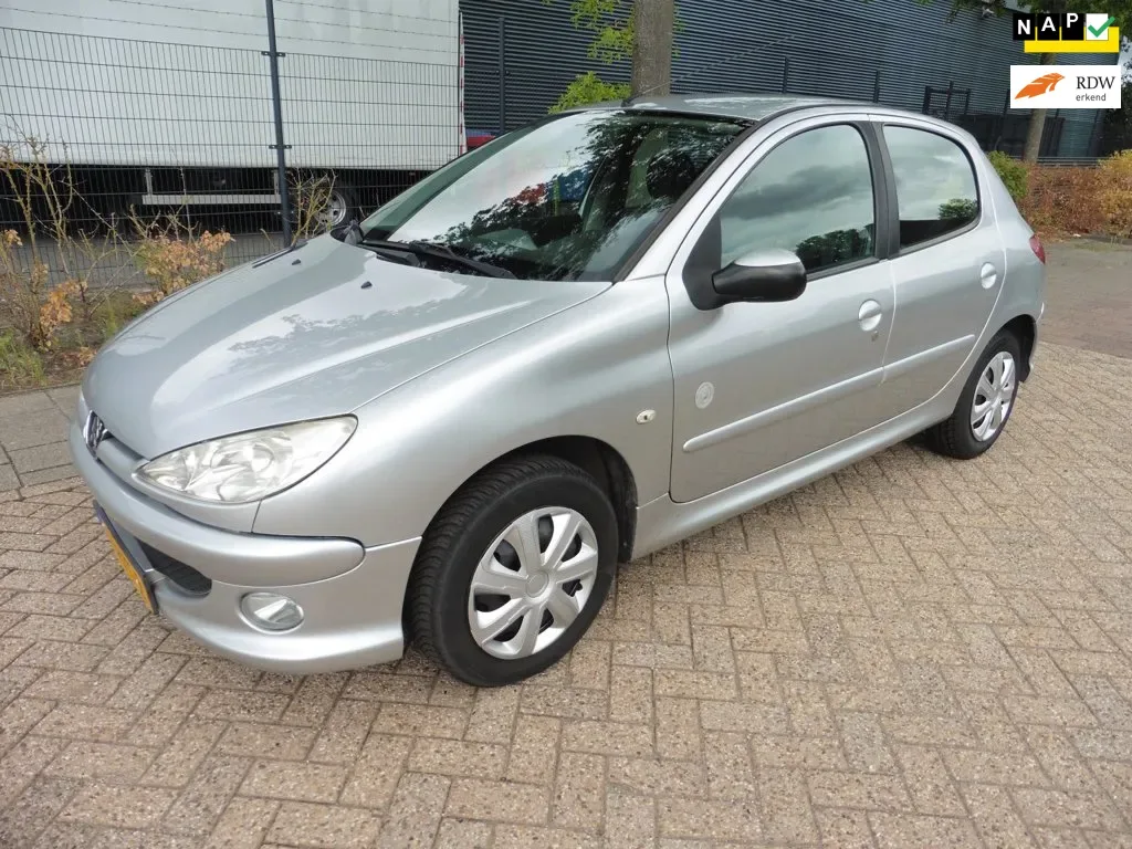Peugeot 206 (2009) — foto 1