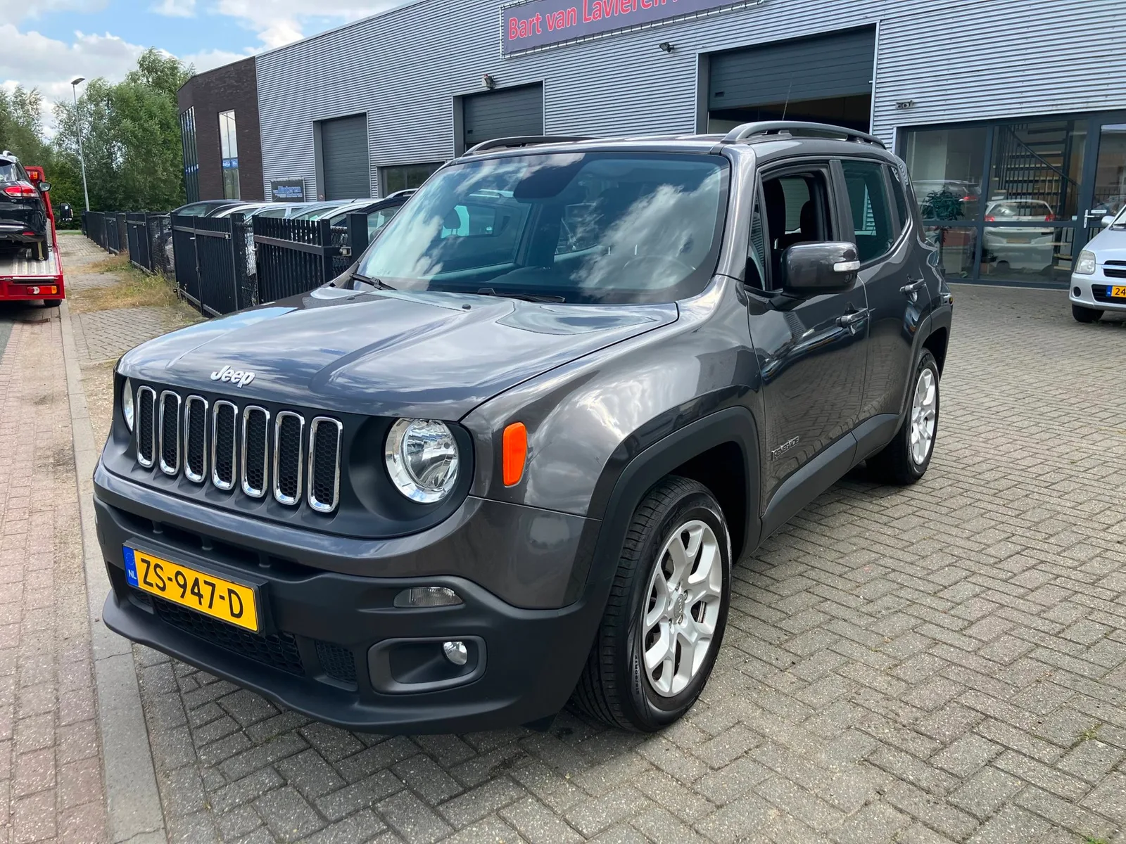 Jeep Renegade (2017) — foto 1