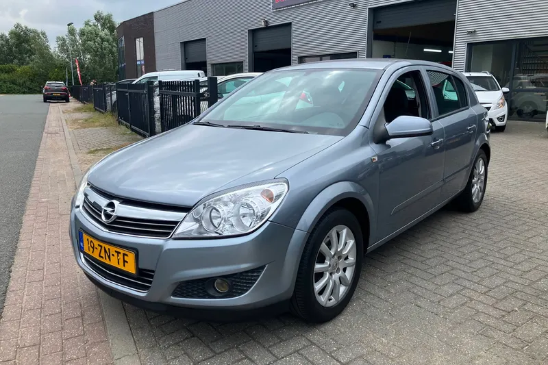 Opel Astra (2008)