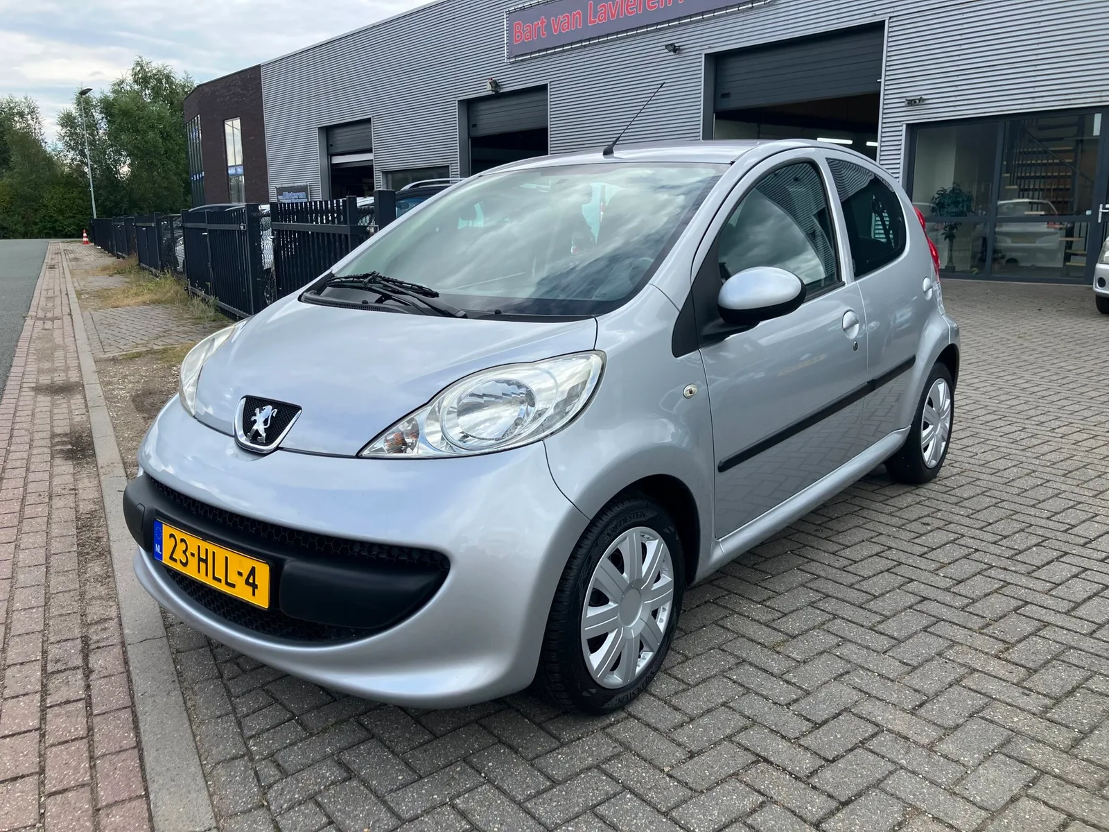 Peugeot 107 (2009) — foto 1