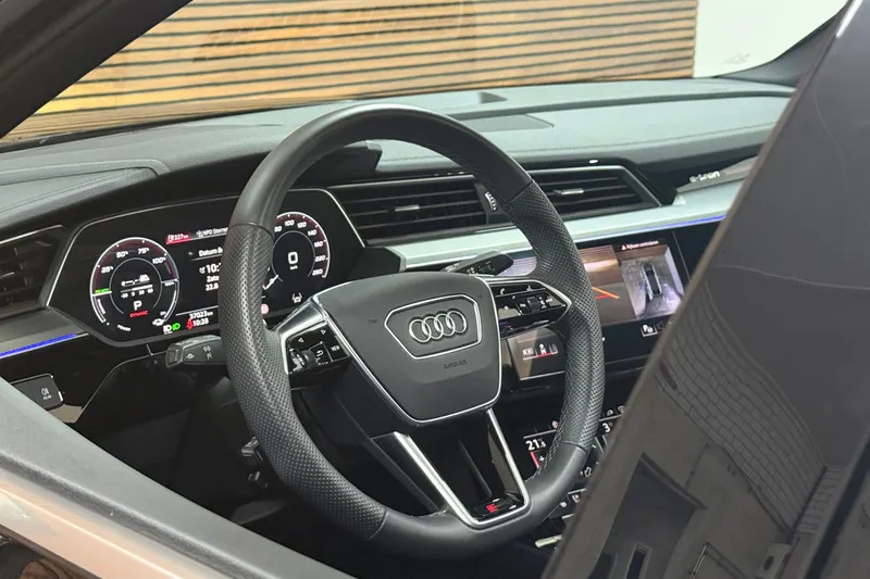 Audi Q8 e-tron (2023)