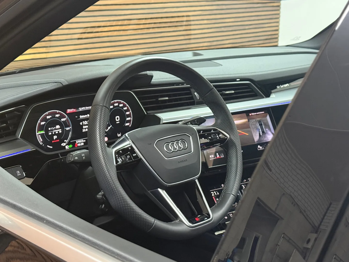 Audi Q8 e-tron (2023) — foto 1