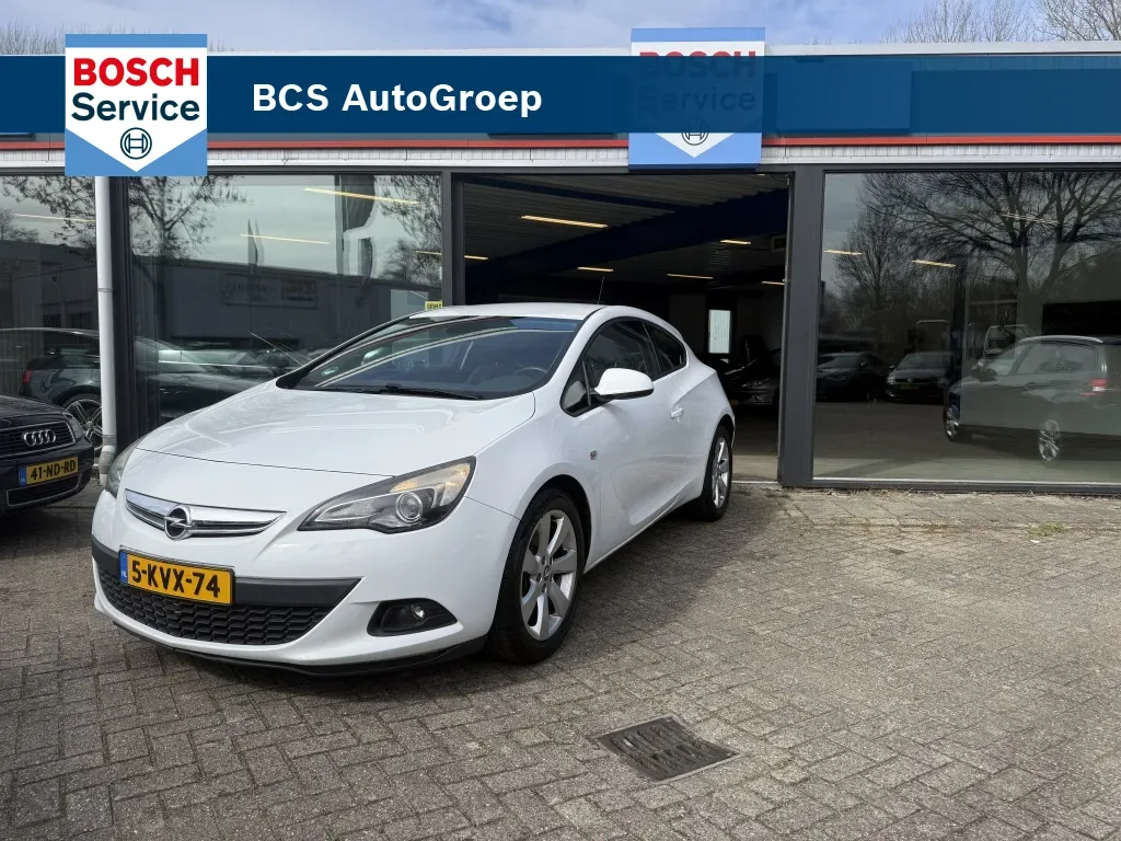 Opel Astra (2012) — foto 1