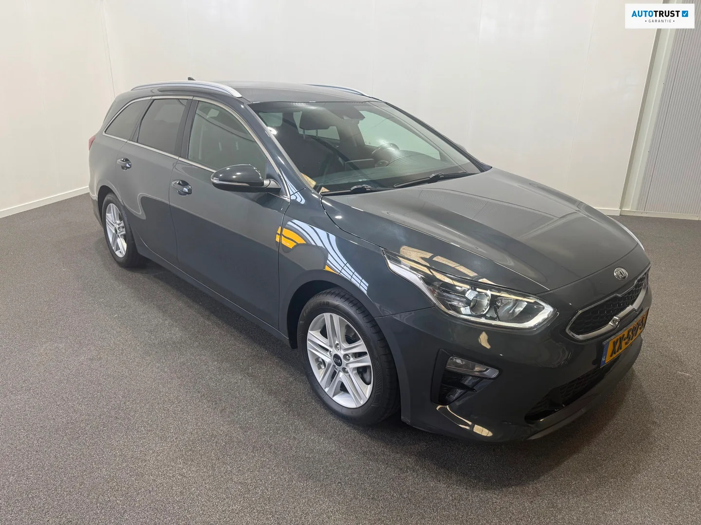 Kia Ceed Sportswagon (2019) — foto 1