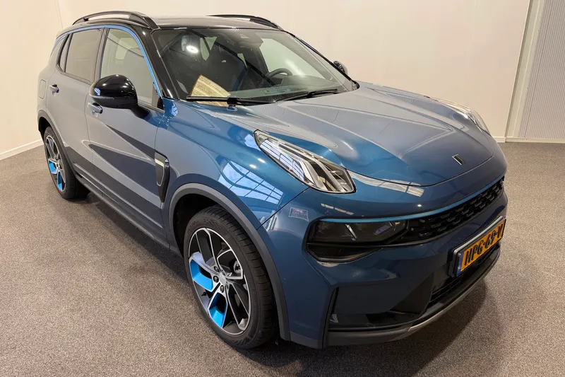 Lynk & Co 01 (2025)