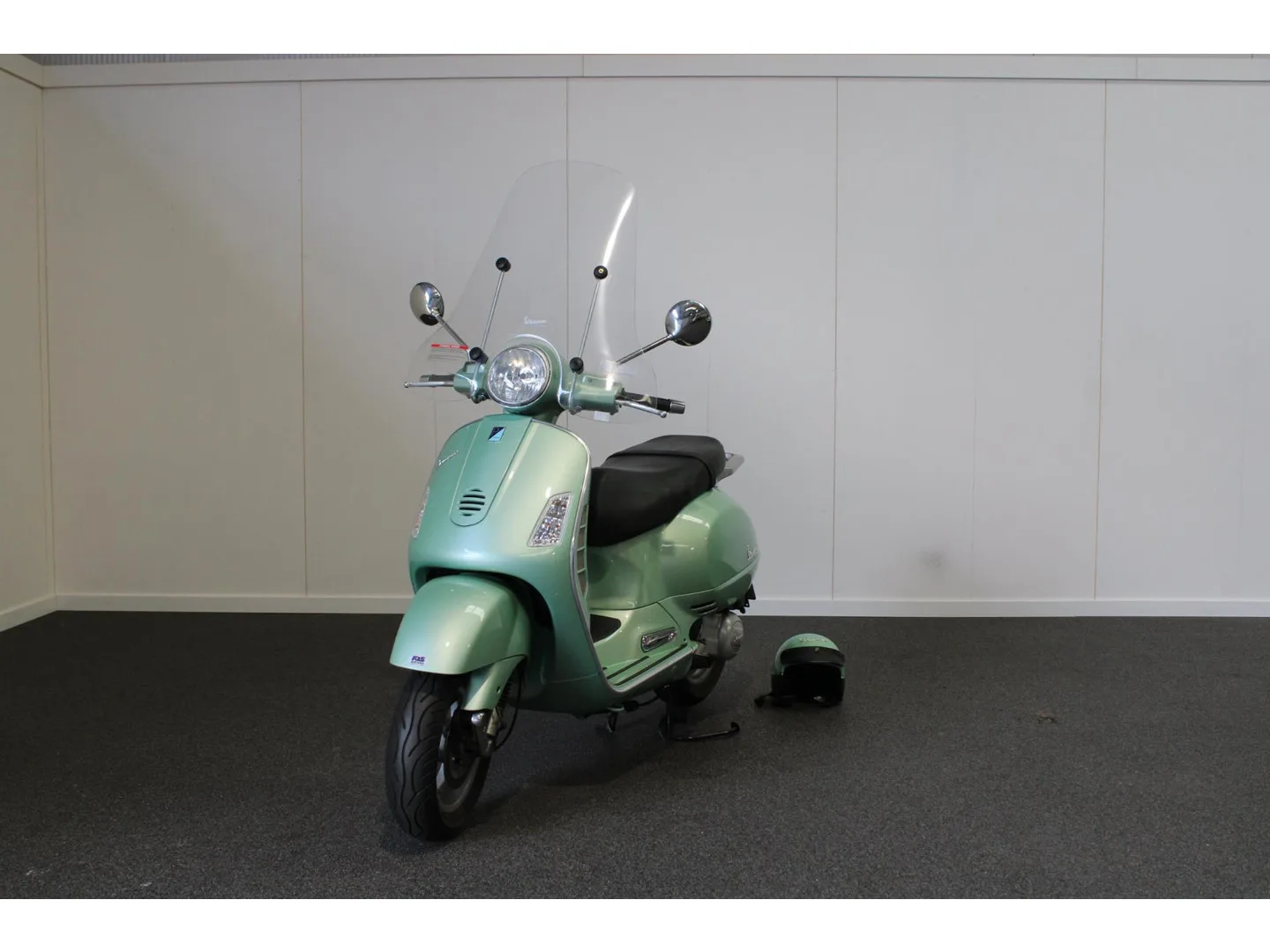 Vespa GT Scooter 200 (2003) — foto 1