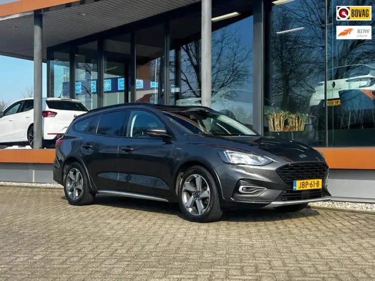 Ford Focus (2022) — foto 1