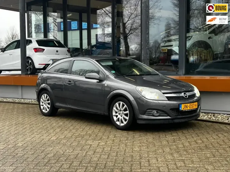 Opel Astra (2009) — foto 1