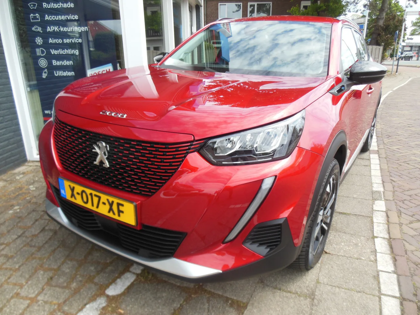 Peugeot e-2008 (2022) — foto 1