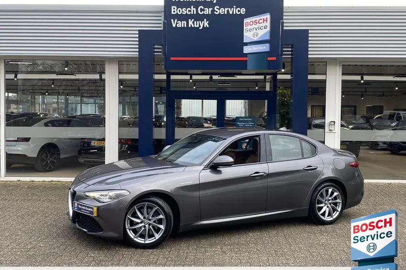 Alfa Romeo Giulia (2017)