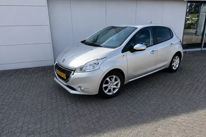 Peugeot 208 (2015)