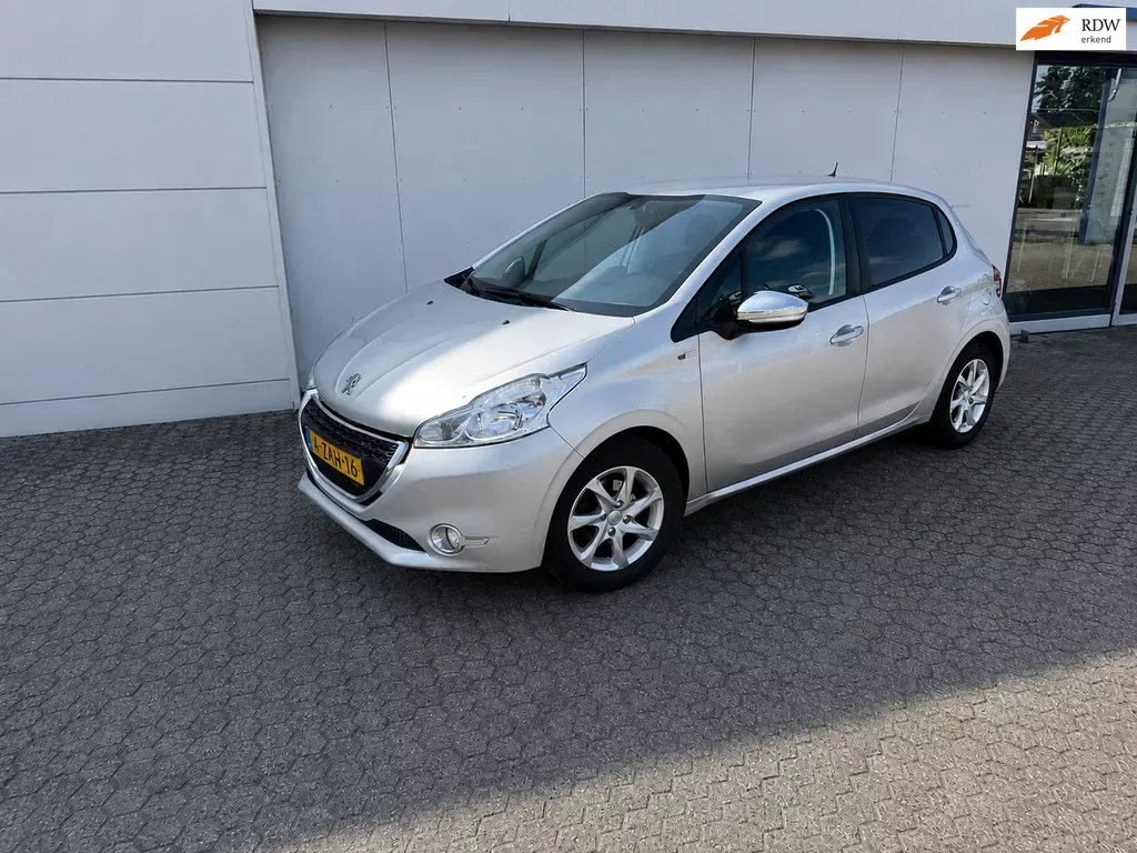 Peugeot 208 (2015) — foto 1