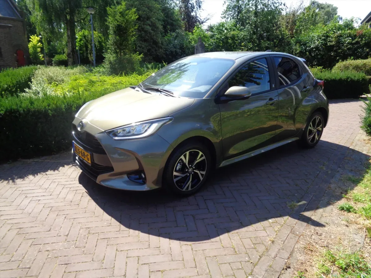 Toyota Yaris (2024) — foto 1