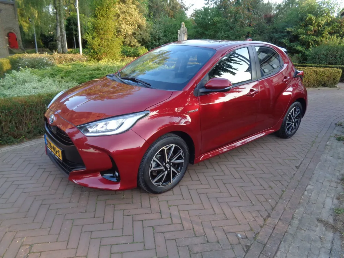 Toyota Yaris (2021) — foto 1