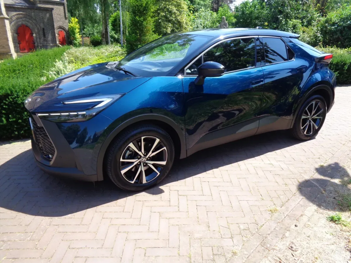Toyota C-HR (2025) — foto 1