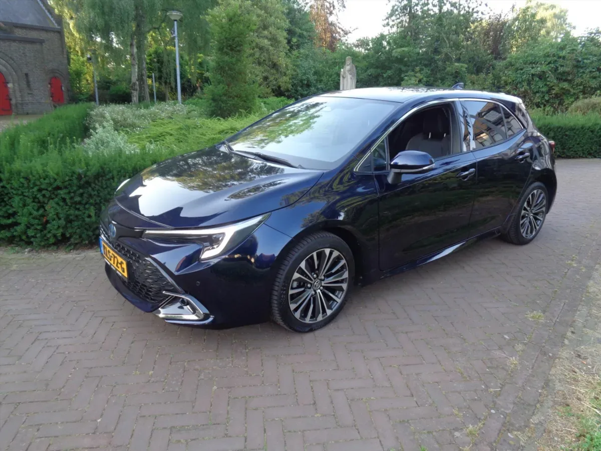 Toyota Corolla (2023) — foto 1