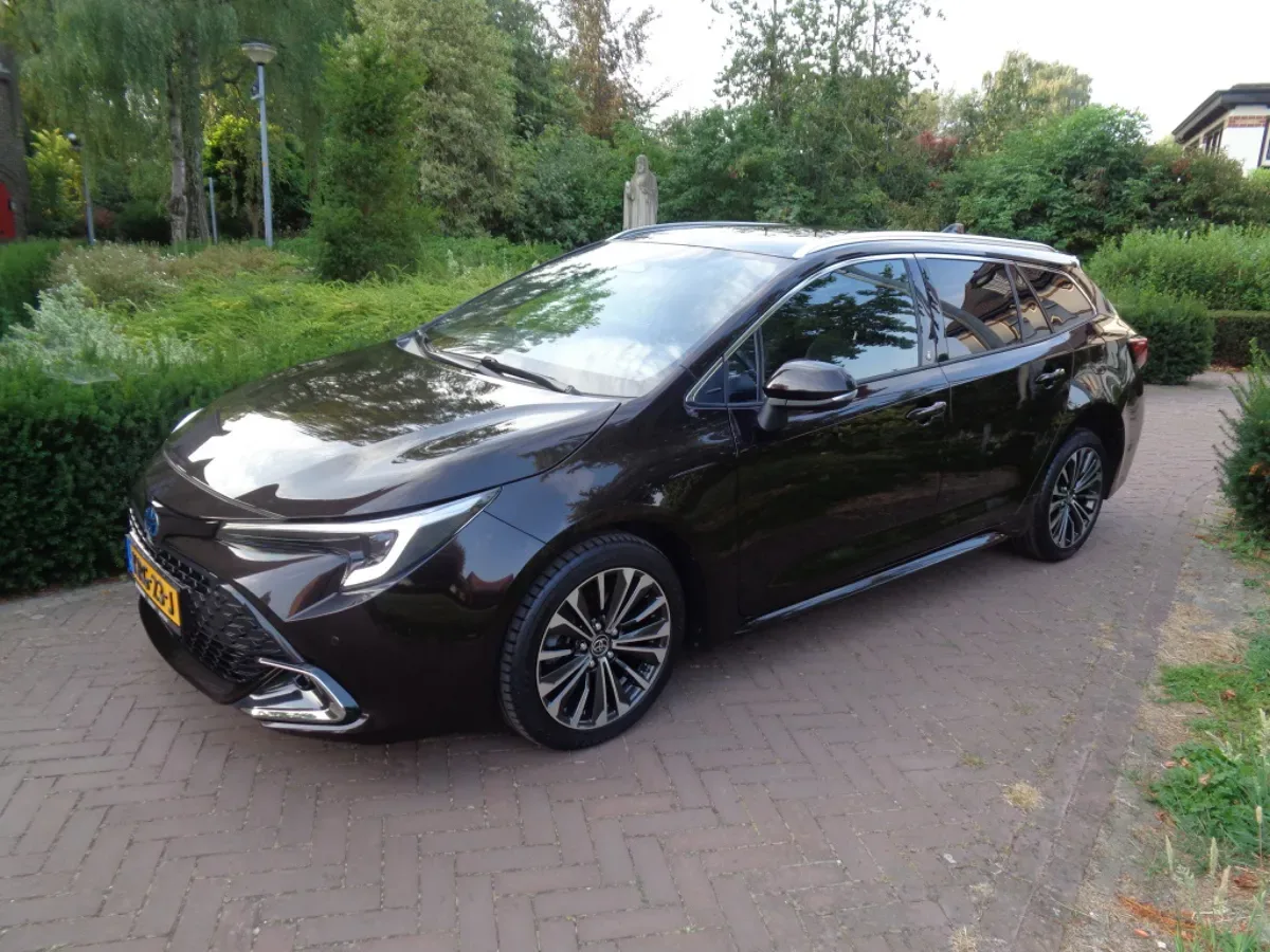 Toyota Corolla (2024) — foto 1