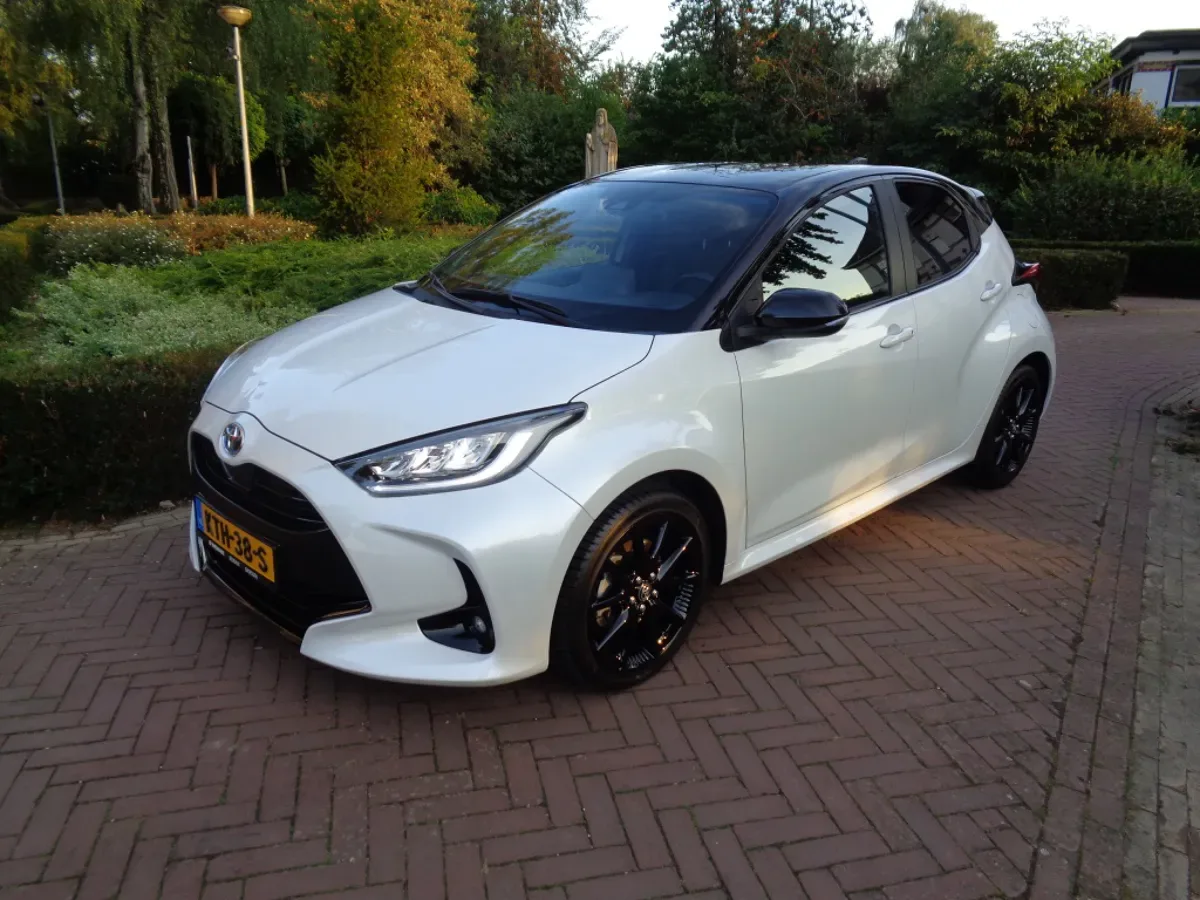 Toyota Yaris (2022) — foto 1