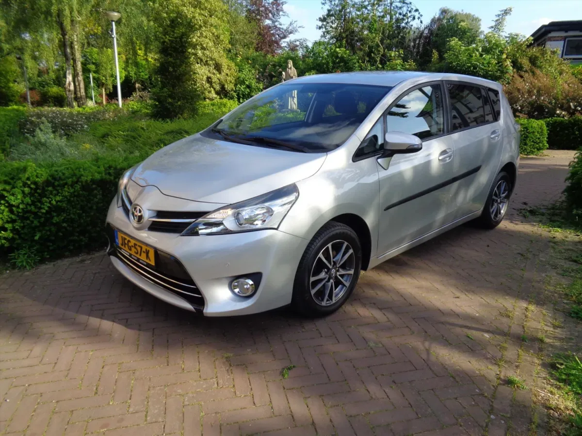 Toyota Verso (2015) — foto 1