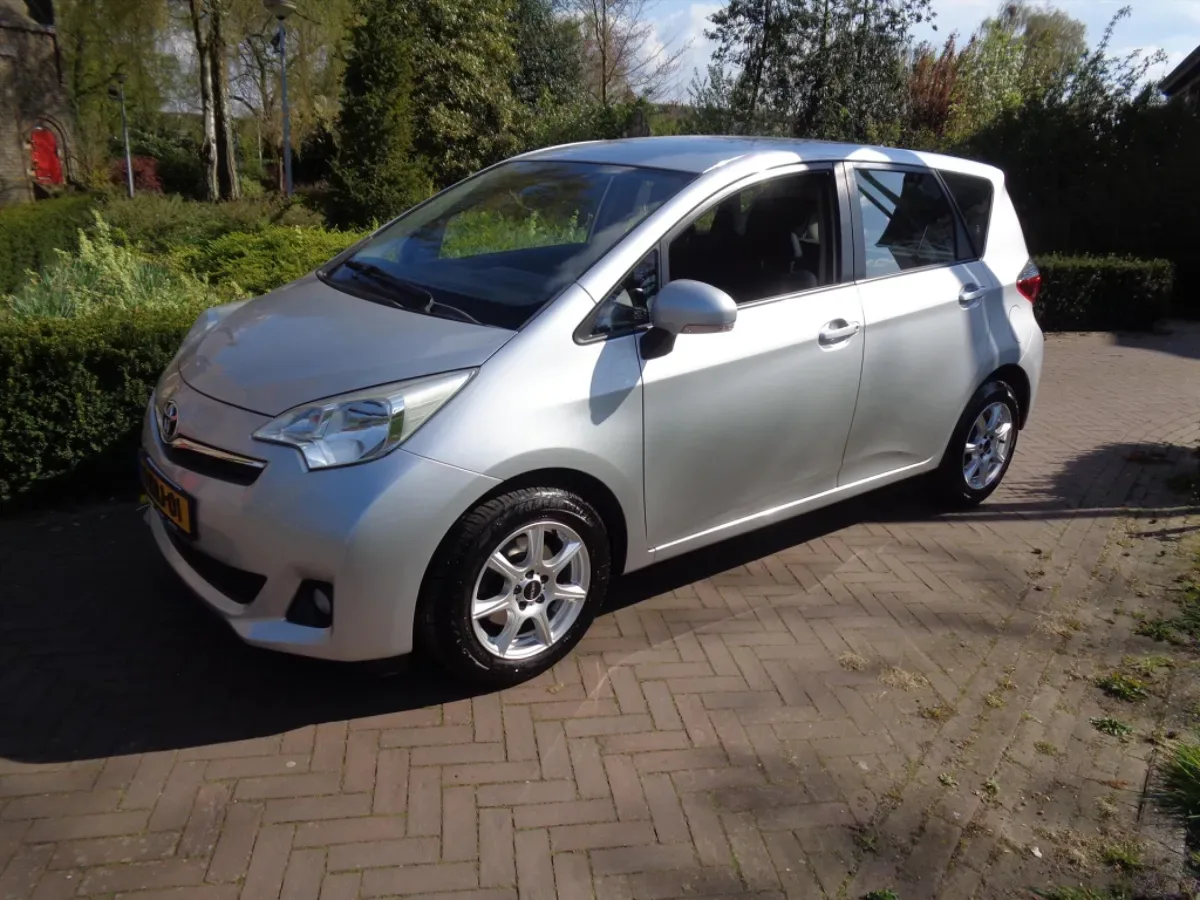 Toyota Verso (2011) — foto 1