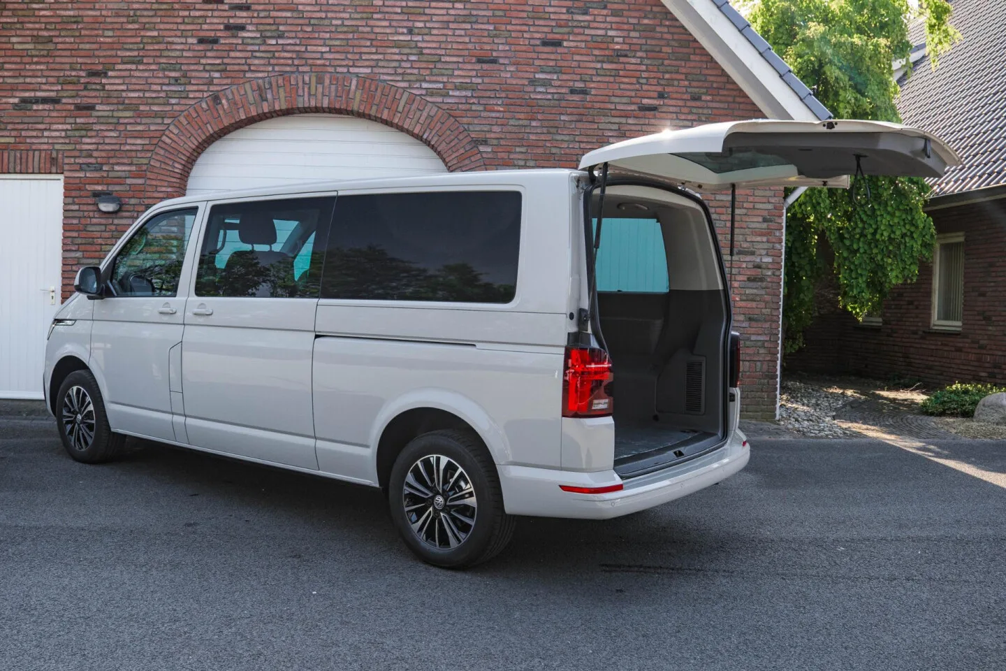 Volkswagen Transporter (2024) — foto 1