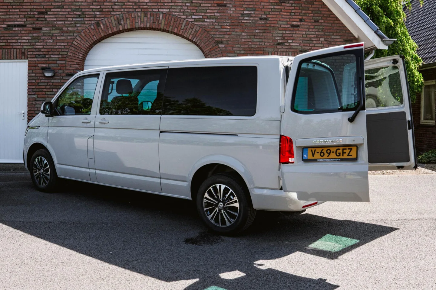 Volkswagen Caravelle (2024) — foto 1