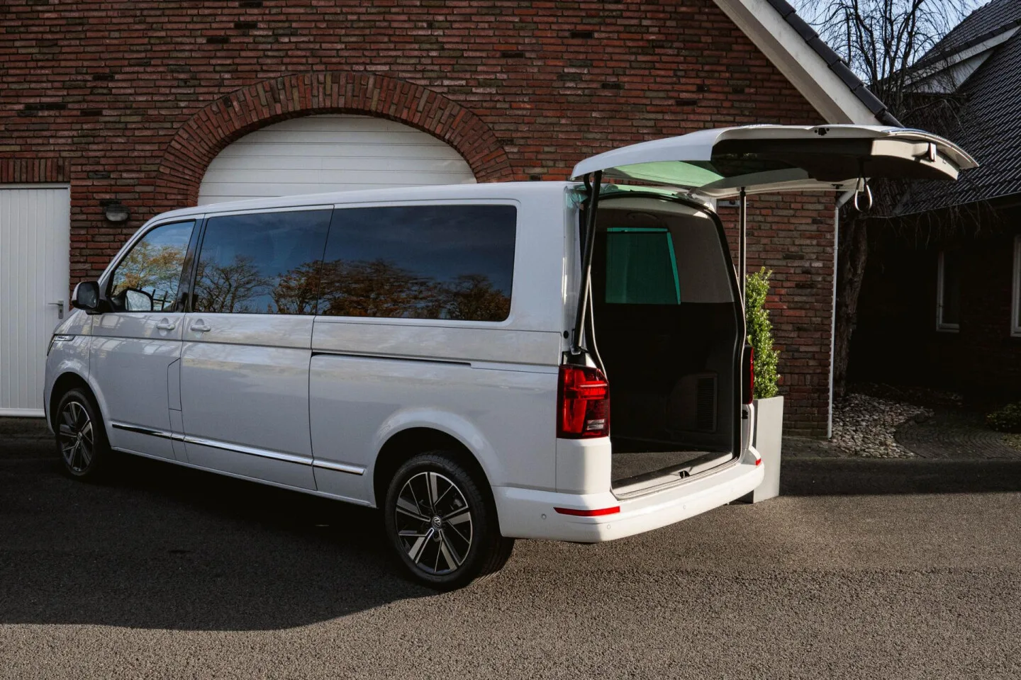 Volkswagen Caravelle (2023) — foto 1