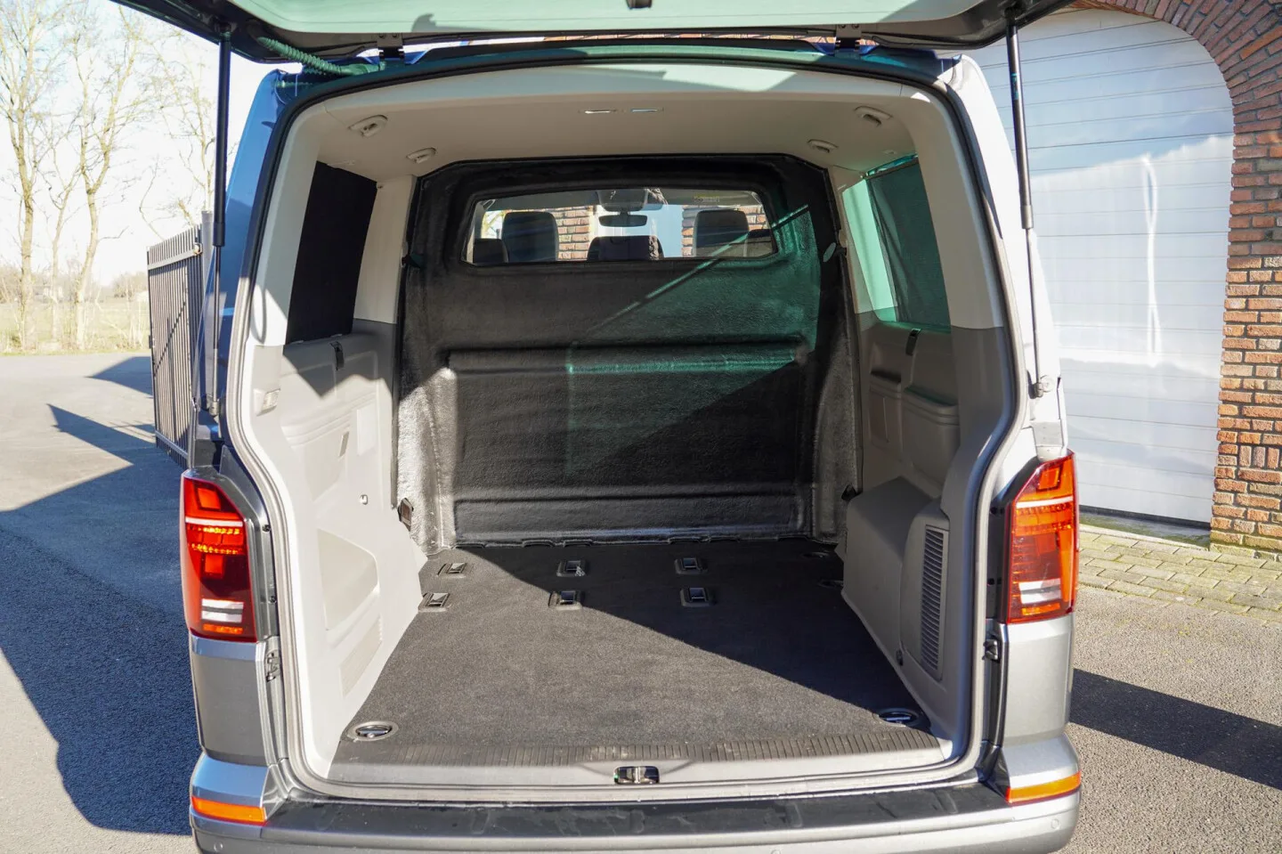 Volkswagen Transporter (2023) — foto 1