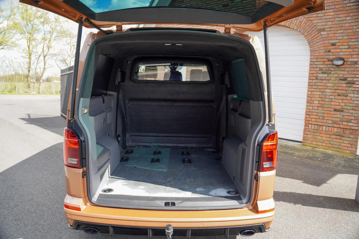 Volkswagen Transporter (2022) — foto 1
